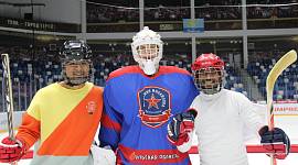 В Туле иностранные студенты сыграли в хоккей в валенках
