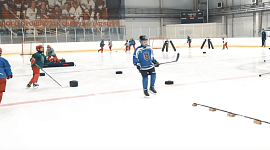 Дворовые хоккеисты Тульской области приняли участие в акции "День с командой АКМ"
