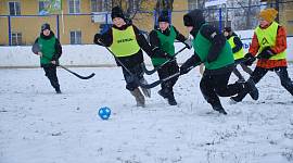 В Сокольниках прошёл турнир по хоккею в валенках среди школьников