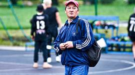 Михаил Николаевич Буслаев - тренер детской дворовой хоккейной команды "Сокол"