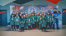 Посвящение детских дворовых команд в клуб юных хоккеистов "Золотая шайба"