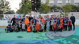 Хоккеисты "Академии Михайлова-Юниор" показали мастер-класс для дворовых и флорбольных команд