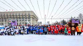 Фестиваль "Мама, папа, я - хоккейная семья" на Губернском катке